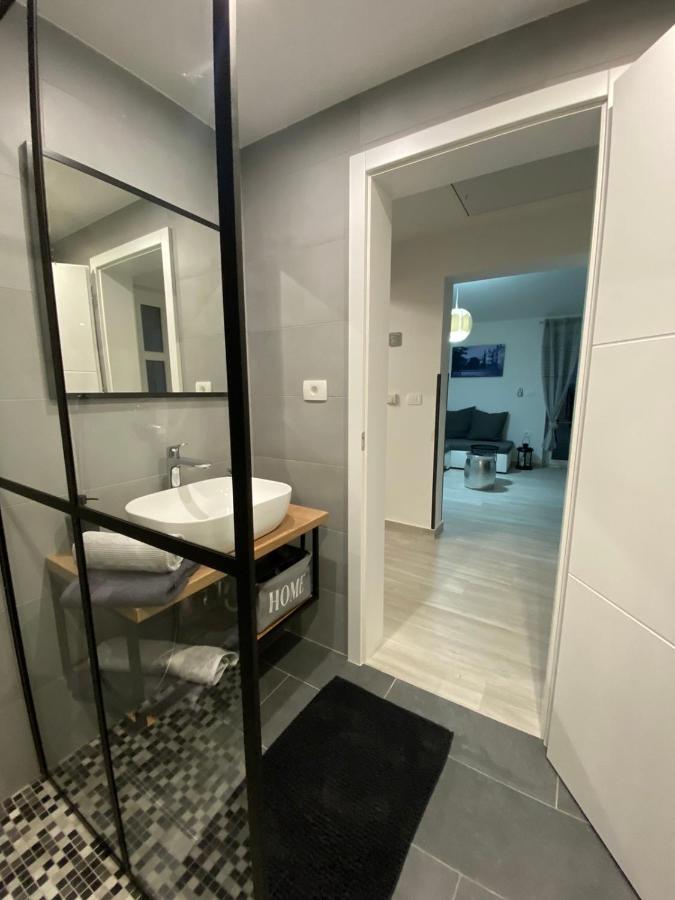 Apartma Mija-Dekani ภายนอก รูปภาพ